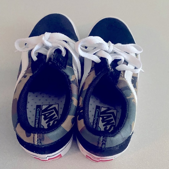 Vans Black and Camo Old Skool Sneakers with Signature Stripe - Picture 5 of 11